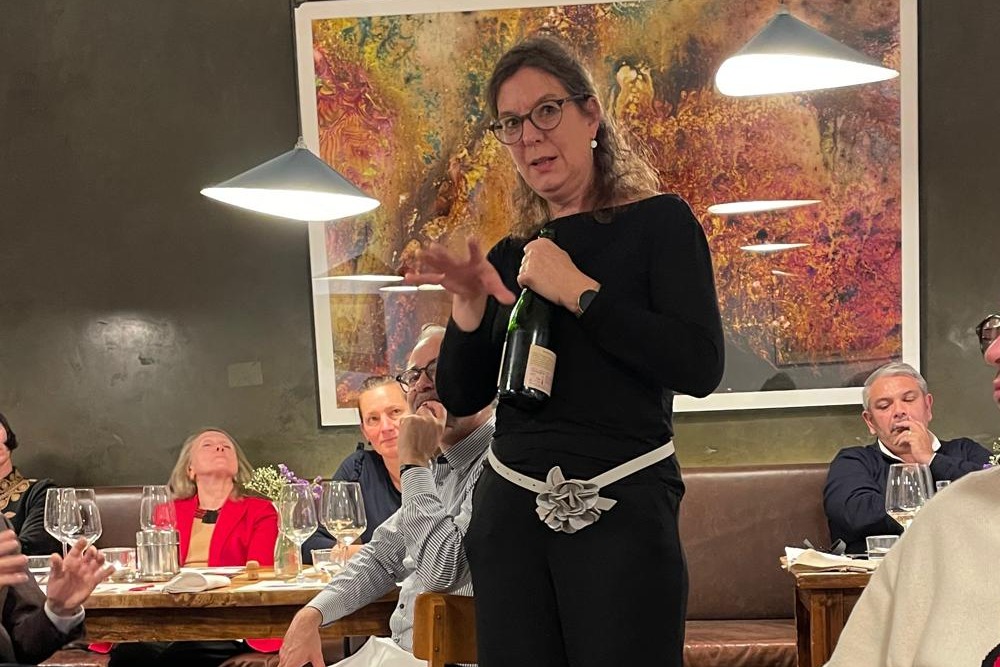 Nicole Wolbers guiding an interactive sparkling wine conversation with guests.